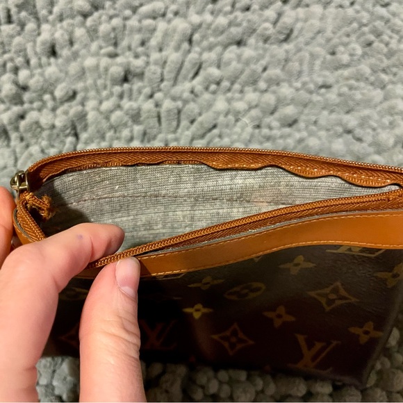 LV logo patterned zipper change purse wallet - Picture 5 of 6
